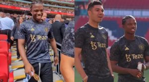 Casemiro tặng huy chương của mình cho Malacia sau khi MU vô địch FA Cup.